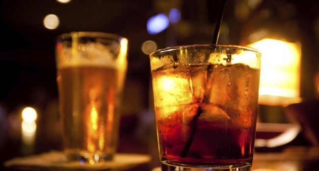 Эксперты рассказали, какое количество спиртного не может негативно влиять на здоровье мужчины