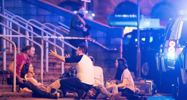 Взрыв на стадионе в Манчестере – фоторепортаж
