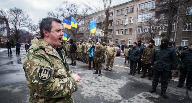 Блогер: Украина все больше напоминает Сомали