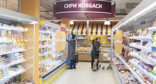 Украинцам советуют проявлять осторожность: в магазинах появились продукты, вызывающие отравления