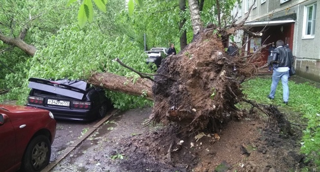 Число жертв смертельного урагана в Москве резко увеличилось