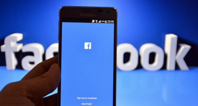 «Фейсбук» идет на рекорд: после запрета в Украине российских соцсетей украинцы начали массово регистрироваться в «Фейсбуке»