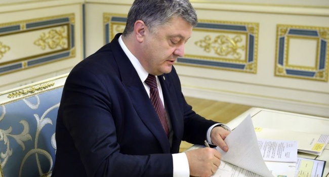 Порошенко підписав закон про мовні квоти на ТБ 