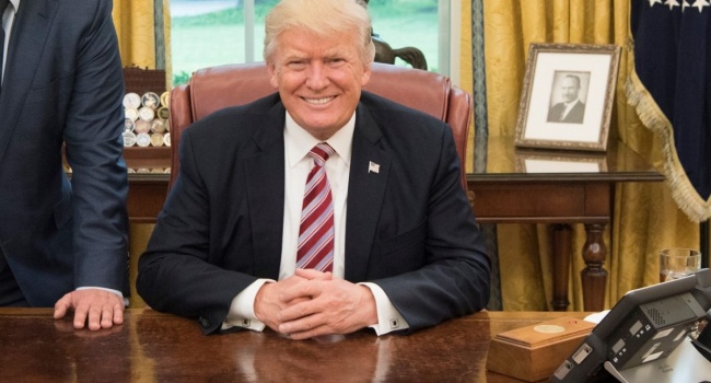 Дипломат рассказал, остался ли шанс импичмента Трампу после откровений экс-директора ФБР