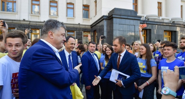 Блогер: Порошенко бреше про безвіз. Безвіз тут був задовго до нього і його євроінтеграції. Ще з 1 січня 1933 року