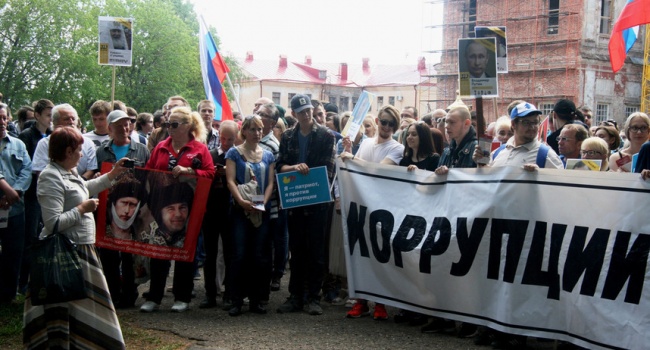 Блогер: неправильно смеяться над русскими – критическая масса в России растет. Я за то, чтобы ее поддержать