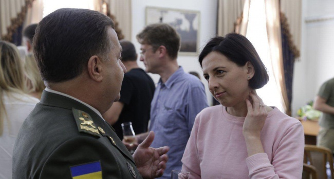 Блогер: деяким журналістам хочеться і «прянички» від держструктур взяти, і власною країною трошки поторгувати