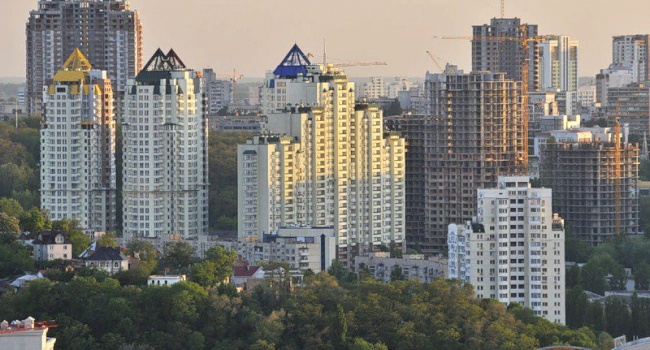 Стало відомо, скільки українцям доведеться платити за «зайві метри» згідно податку на нерухомість 