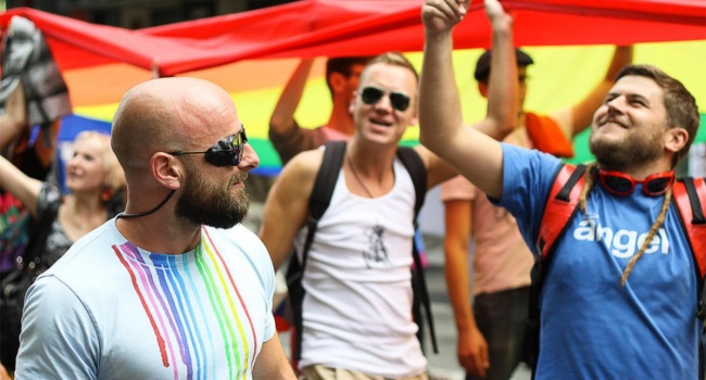 Волонтер: сегодня националисты, монархисты, коммунисты и «медведчукисты» пойдут мочить гомосексуалистов