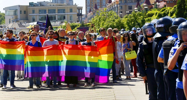Мирослав Гай: гомики – это сокращенно, гомосексуалисты, выходите смело. Мы сегодня с ребятами пойдем вас защищать