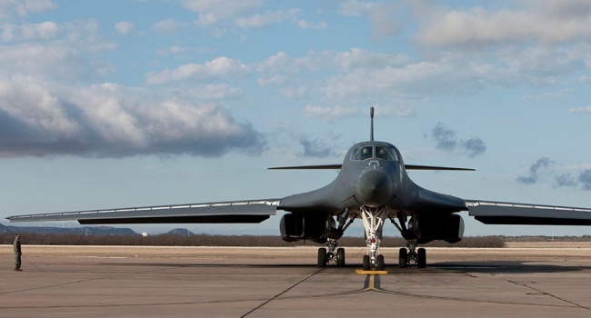 США спрямували до кордону з КНДР два бомбардувальника B-1B Lancer 