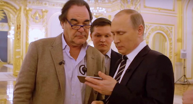 Ні дня без брехні: Путін продемонстрував Оліверу Стоуну фейкове відео