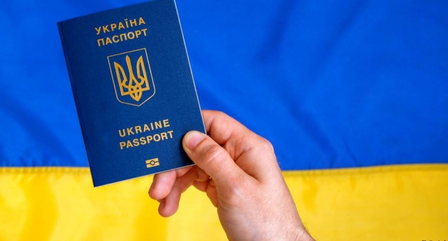 Мешканці окупованого Донбасу почали масово робити біометричні паспорти