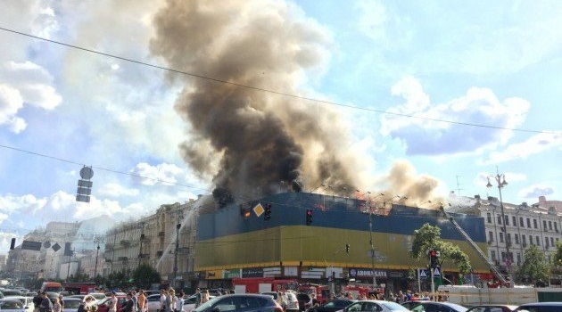 Пожежа на Хрещатику: Влада Києва хоче змусити власника відремонтувати будівлю