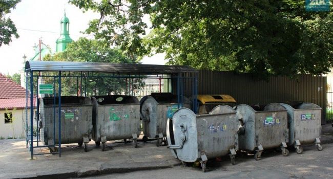 У Львові знайшли район, де регулярно вивозять сміття (фото)