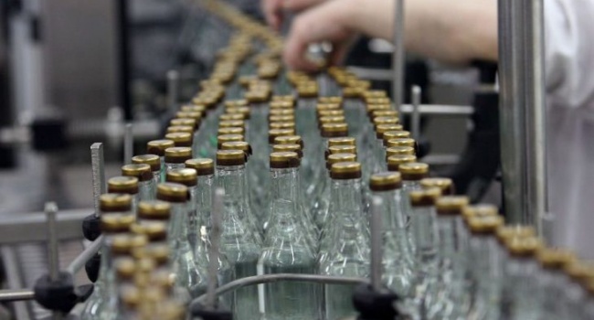 В Украине сокращается производство легальной водки