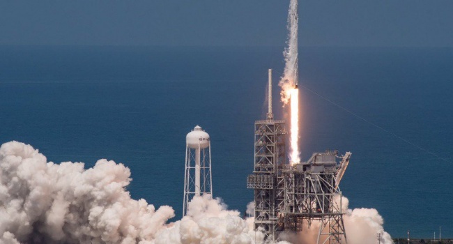 SpaceX Ілона Маска встановила черговий рекорд  із запуску супутників