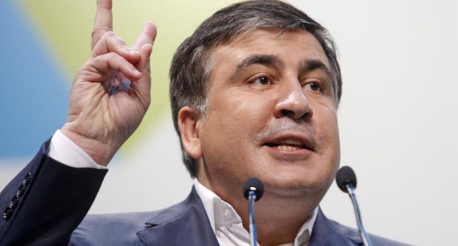 «Как все смертные, в порядке очереди», - Саакашвили поймали в момент получения биометрического паспорта