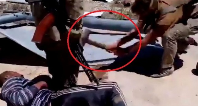 В Інтернеті обговорюють відео з жорстоким катуванням російськими військовими у Сирії