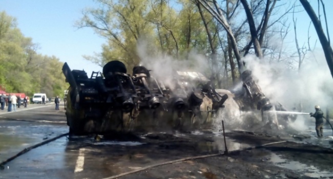 У Одеській області внаслідок вибуху бензовозу і пожежі на нафтобазі одна людина постраждала 