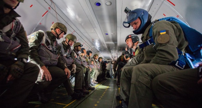 Вперше в історії України: у Нацгвардії показали десант спецназу з літака Ан-26