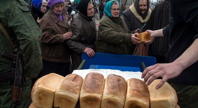 Щоб вижити:  Мешканці Донбасу почали обмінювати речі на їжу