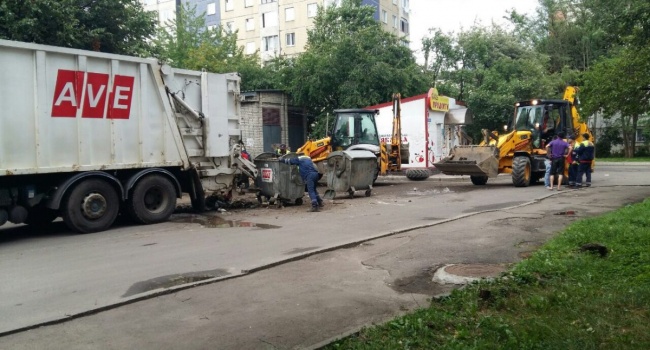 Влада Львова заявила про повне очищення міста від сміття 