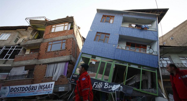 Не менее 170 человек пострадали в результате землетрясения в Турции и Греции