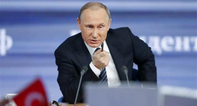 Карл Волох: Путин ждет, что миллионов сто его верных подданных бухнутся в ноги с мольбой не оставлять их на погибель
