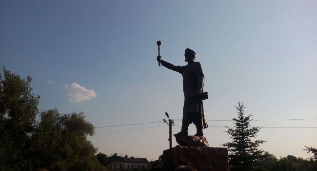 В Харьковской области установлен памятник Ивану Мазепе