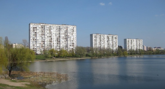 Цветение озер в Киеве предотвратят с помощью новой технологии