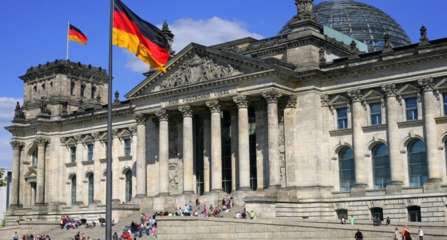 Німецький уряд сказав своє слово щодо скандалу довкола турбін Siemens