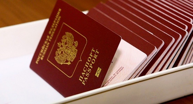 Украинцы массово получают российское гражданство