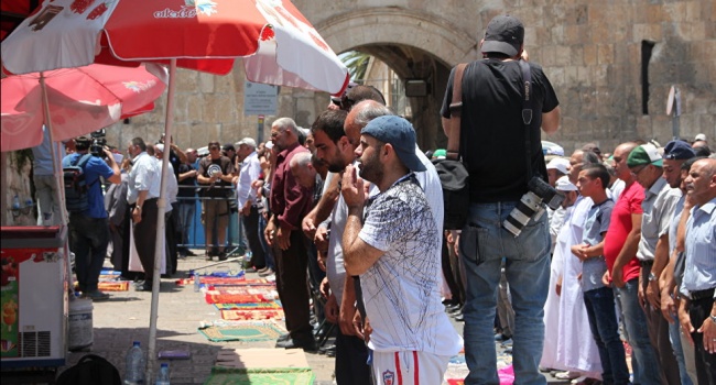 Мусульмане продолжаю давление на израильтян, трубя демонтажа видеокамер на Храмовой горе