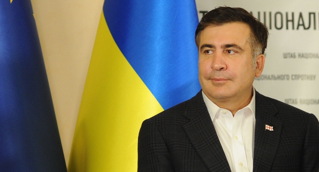В США «обиженный» Саакашвили жаловался на «олигархов Украины» и хвалил Трампа 