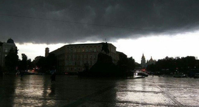 Как в Киеве стихия бушевала, - фоторепортаж