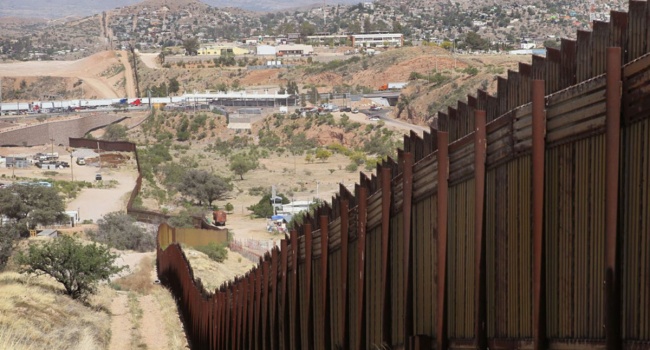 В Конгрессе США подержали выделение для строительства стены на границе с Мексикой 1,6 млрд. долларов 