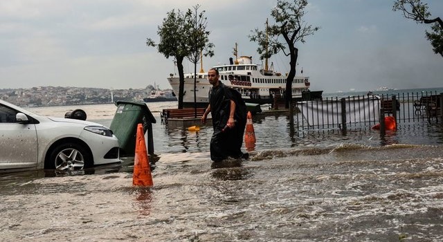 Последствия страшного урагана в Стамбуле