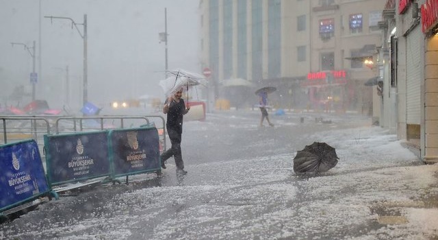 Последствия страшного урагана в Стамбуле
