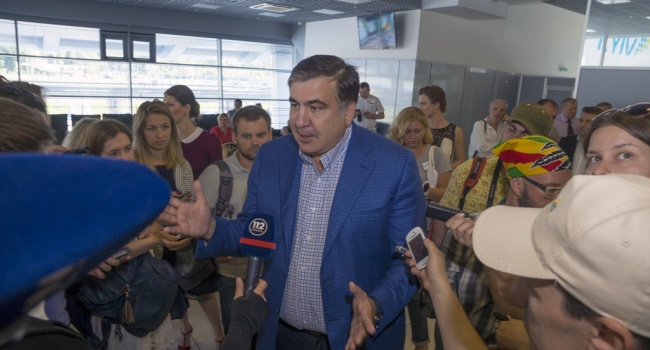 Представление с Саакашвили уходит на второй план по сравнению с двумя другими тревожным новостями с Юга Украины, – политолог