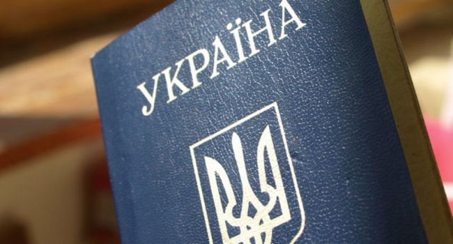 Аваков пропонує позбавляти українського громадянства кожного, хто отримає російський паспорт 