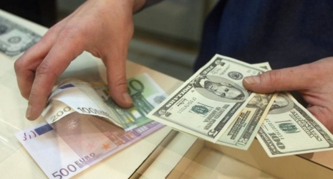 Новак: гривна укрепилась к доллару только на короткий срок