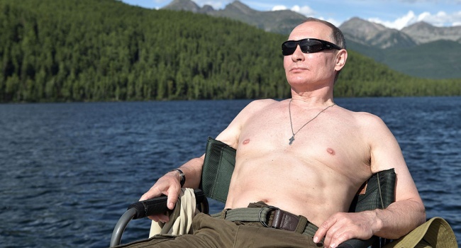 После недельного перерыва Путин появился на публике