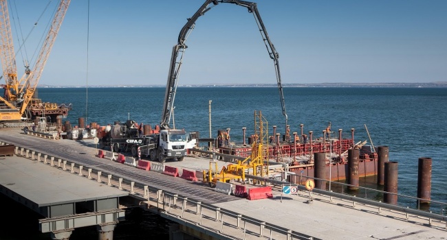 Эксперты: Украина должна ответить РФ за проблемы, связанные со строительством Керченского моста