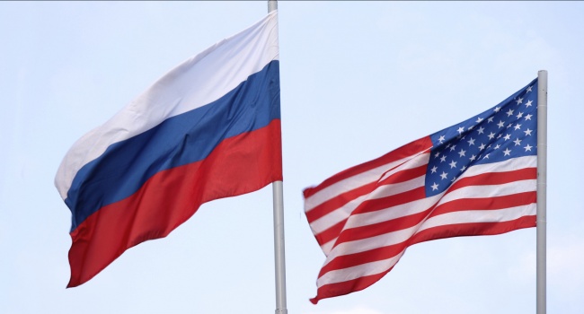 США призупинили видачу росіянам неміграційних віз 