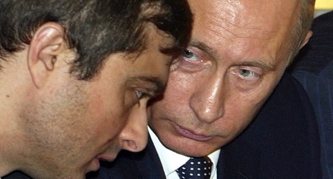 Эксперт анонсировал уход в прошлое эпохи Путина и Суркова 