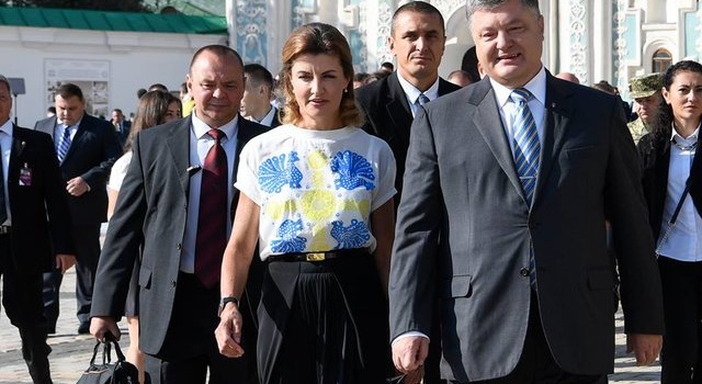 Марина Порошенко выбрала необычный наряд на День флага