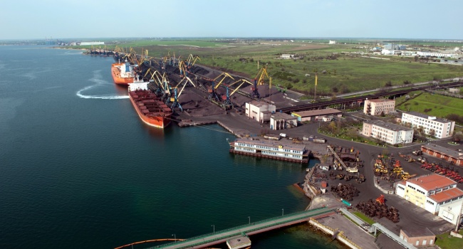 В морских портах Украины сокращаются объемы переработки грузов