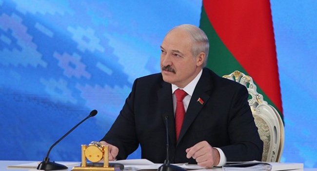 Лукашенко хоче, аби у Білорусі шили шкільну форму для дітей із «п’ятої колони»