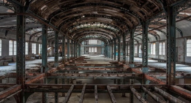Фотограф показал уникальные снимки заброшенных заводов Европы